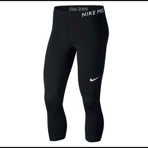 Nike Pro Tight Fit Capri